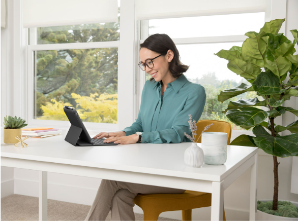 Open Box - Logitech Slim Folio Keyboard Case for iPad (9th/8th/7th Gen) - Black